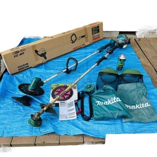 【退去前断捨離】マキタ草刈機 2本セット エンジン式1機 バッテリー式1機 その他パーツ・アタッチメント類多数