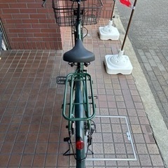 ★美品★26インチ　外装6段変速　LEDダイナモライト　大きめのカゴ付き　カーキ色