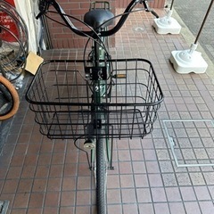 ★美品★26インチ　外装6段変速　LEDダイナモライト　大きめのカゴ付き　カーキ色
