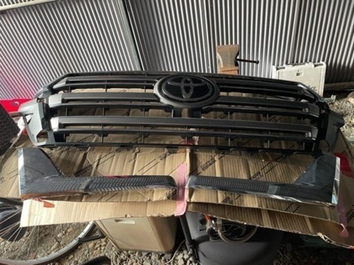 ランクル200後期純正グリル 塗装品 ランクル200後期純正グリル 塗装品