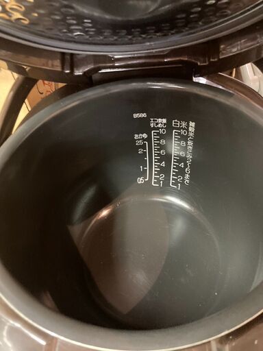 ☆中古￥10,800！ZOUJIRUSHI 10合IH炊飯ジャー 家電 2021年製 NW  