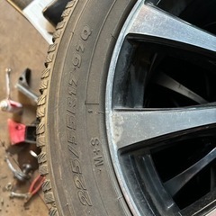 車のパーツ タイヤ、ホイール225/55/17