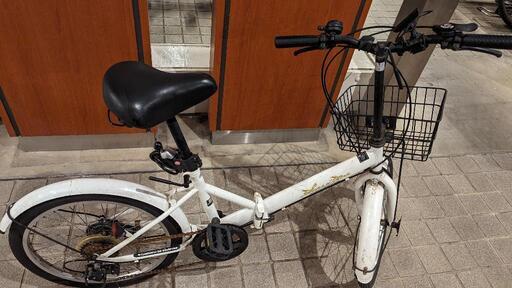 キレイです折りたたみ自転車。ほぼ乗ってません