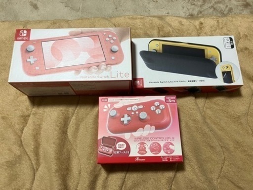 NintendoSwitchLight ピンク、ガラスフィルムとカバー2種とワイヤレスコントローラー付き