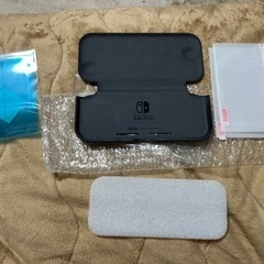 NintendoSwitchLight ピンク、ガラスフィルムとカバー2種とワイヤレスコントローラー付き