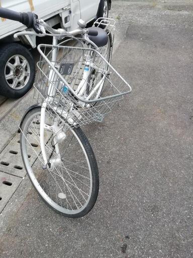 自転車 整備済み 27インチ 高知市内配達 無料白 切り替え付き 新品に近いです タイヤも減っていません 整備しています 高知市内 無料配達 いたします