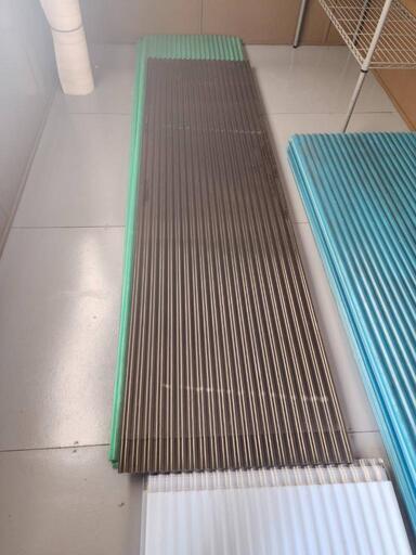 塩ビの波板 早い方にお譲りします
