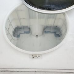 １０００リットルタンク。農業。酪農。貯水タンク。