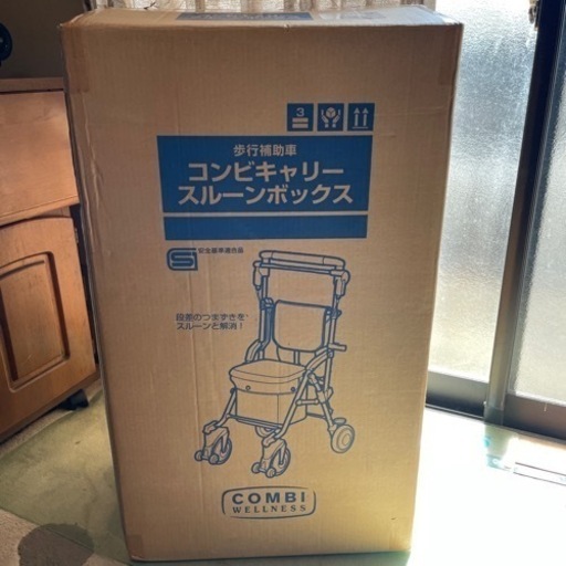 コンビキャリースルーンボックス