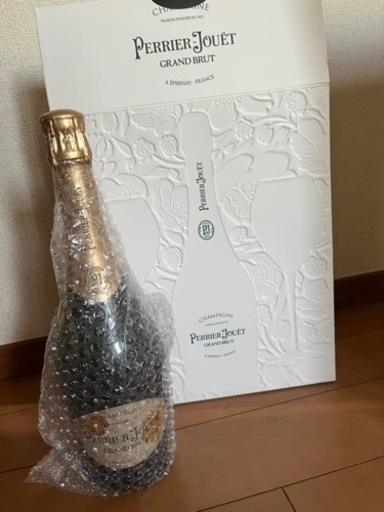シャンパンと、グラス2つ付き