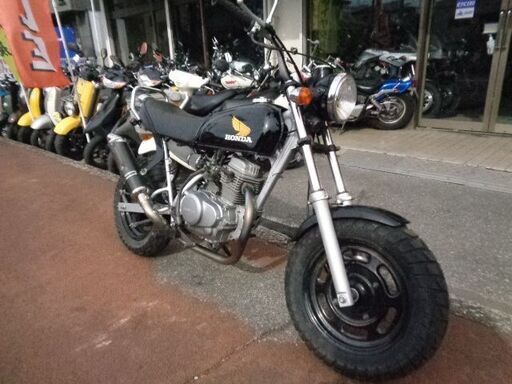 NO.5060　エイプ５０ （ＡＰＥ） クラッチ付き５速ミッション車　ヨシムラカーボンマフラー　スカチューン　タンデムバー　ブラック　☆彡