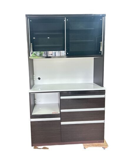 美品　大型食器棚　高さ200cm  横116cm 奥行き48cm　キッチンボード　電源コンセント上下２箇所付き