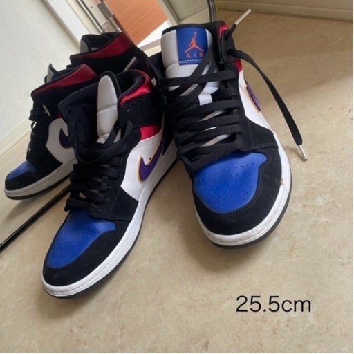 NIKE エアジョーダン1 MID