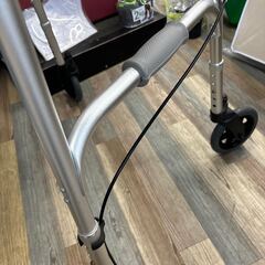 極美品 イーストアイ アルミ製 セーフティーアームUタイプウォーカー キャスター付き 歩行器