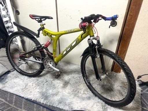 GT WサスペンションMTB街乗り仕様、SHIMANO24段変速