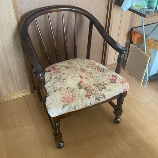 カリモク\n家具