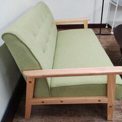 ほぼ未使用のコンパクト二人掛けソファ