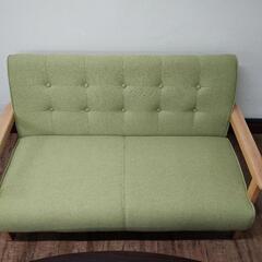 ほぼ未使用のコンパクト二人掛けソファ