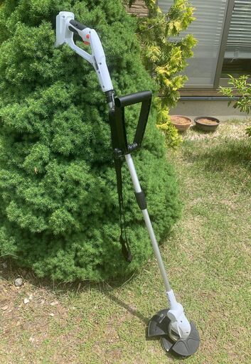 アイリスオーヤマ 草刈機 グラストリマー 18V 充電式 金属刃160mm JGT160M2　充電池・充電器付  安全カバー、ゴーグル、ナイロン刃、肩掛けベルト付 【共通バッテリーシリーズ】