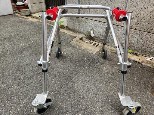 お譲り先決まりました。PCW 歩行器