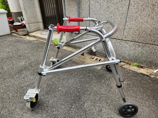 お譲り先決まりました。PCW    歩行器