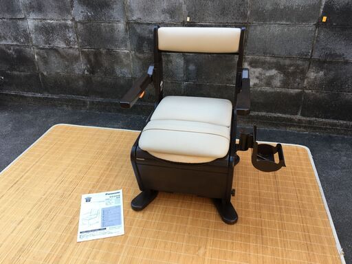 未使用品【介護福祉用品】Panasonic ポータブル 家具調 トイレ PN-L23407 座楽 肘掛け はね上げ  90200円