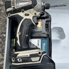 18V充電器インパクトドライバセット