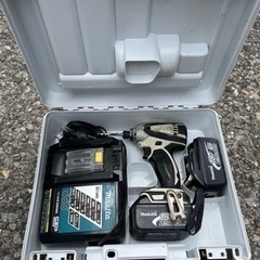 18V充電器インパクトドライバセット