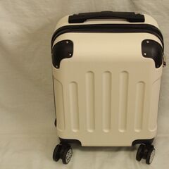 白色　小型スーツケース　1泊2日程度
