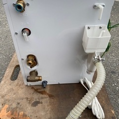 ☆中古品 TOTO 小型電気温水器 RESK12A2 温水器 厨房 厨房用品☆