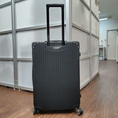 ハンドル付き大型スーツケース　68cm x 45cm x 26cm