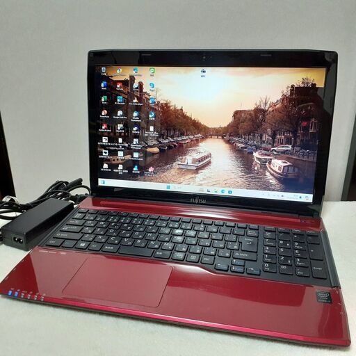 【お取引中です】【15インチで見やすく作業が楽】core i7　8GB　SSD（256）　カメラ　Wi-Fi　Bluetooth   マルチ　Microsoft office2021　テンキー　Windows11　FUJITSU　LIFEBOOK