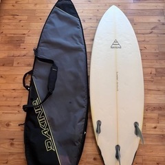 T-stick ショートボード 5’8 FCS2 DAKINEハードケース付