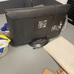 機械物、食器、酒、テレビ、雑貨、購入時200万ほどの絵画