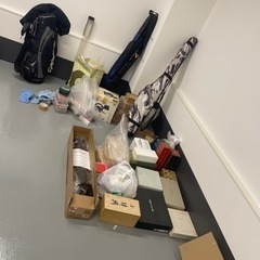 機械物、食器、酒、テレビ、雑貨、購入時200万ほどの絵画