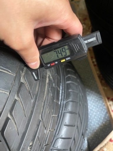 車のパーツ タイヤ、ホイール