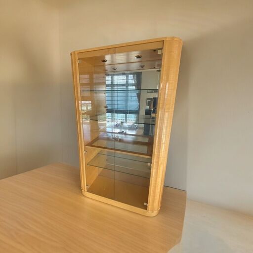 【決まりました】松創 IDC大塚家具 キャビネット 飾り棚 キュリオケース シカモア材 照明付