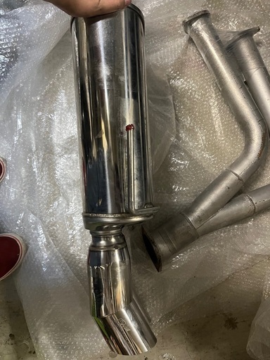 Y33グロリアTANABEメダリオンマフラー (あり) 札幌の外装、車外用品の  