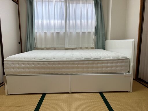 収納フレーム付きダブルベッド