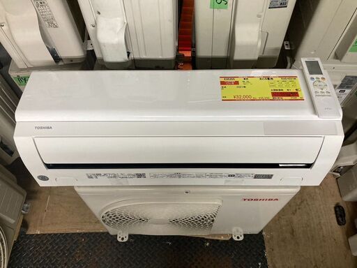 K05355　中古エアコン 東芝 2021年製 主に6畳用 冷房能力 2.2KW / 暖房能力 2.2KW