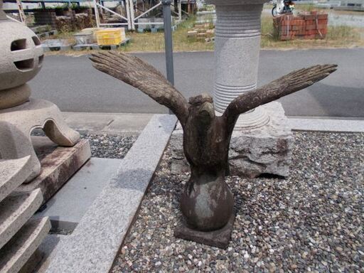 直接引き取り限定 　岡山県　ジモティー特別価格　タカ　鷹　石像　置物　オブジェ