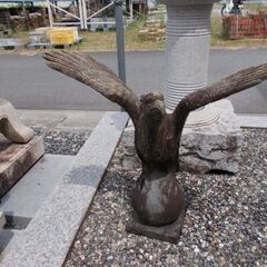 直接引き取り限定 　岡山県　ジモティー特別価格　タカ　鷹　石像　...