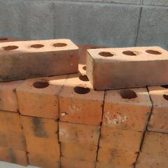 穴あきレンガ 173個