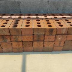 穴あきレンガ 173個