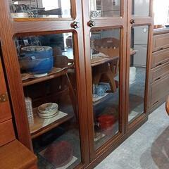  食器棚　飾り棚
