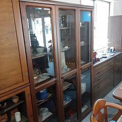  食器棚　飾り棚