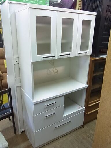 SALE中につき、通常特価19,778円より5,000円引きの14,778円!　3ドアレンジボード　食器棚　食器収納　キッチン収納　キッチンボード　コンセント　白　ホワイト