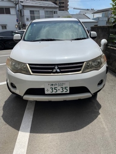 車の車体\n