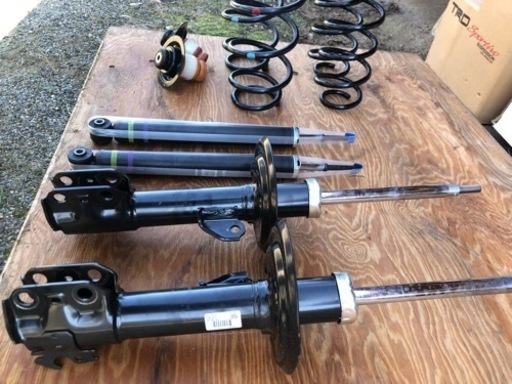 新車外し✳️トヨタ NHP10 アクア 純正 サスペンションキット サスキット ショック アブソーバー 48510-52G60 新車外し✳️トヨタ NHP10 アクア 純正 サスペンションキット