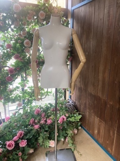 腕と手指が動くマネキン/　ボディ/　トルソー　洋服ネット販売の写真撮影等にも